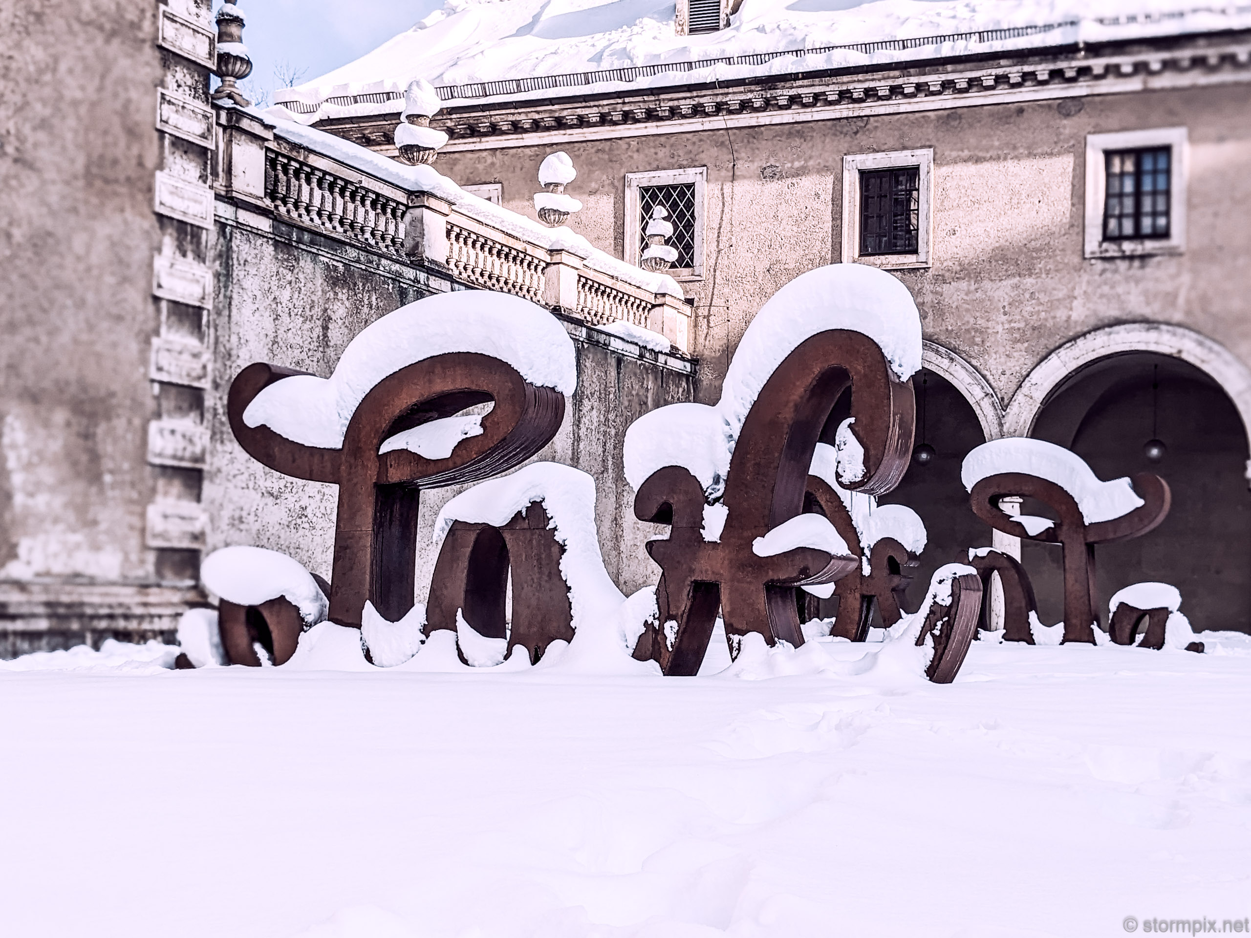 Pxl 20231203 124603092.portrait